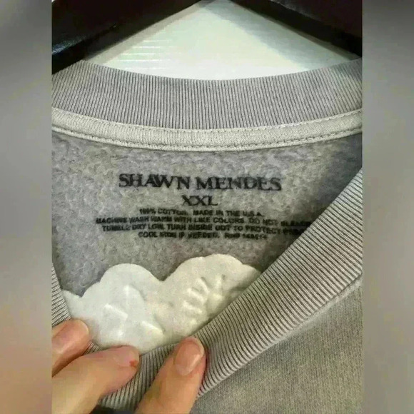 SHAWN MENDES WONDER MERCH, women’s size 2XL, grey sweatshirt - Picture 3 of 4